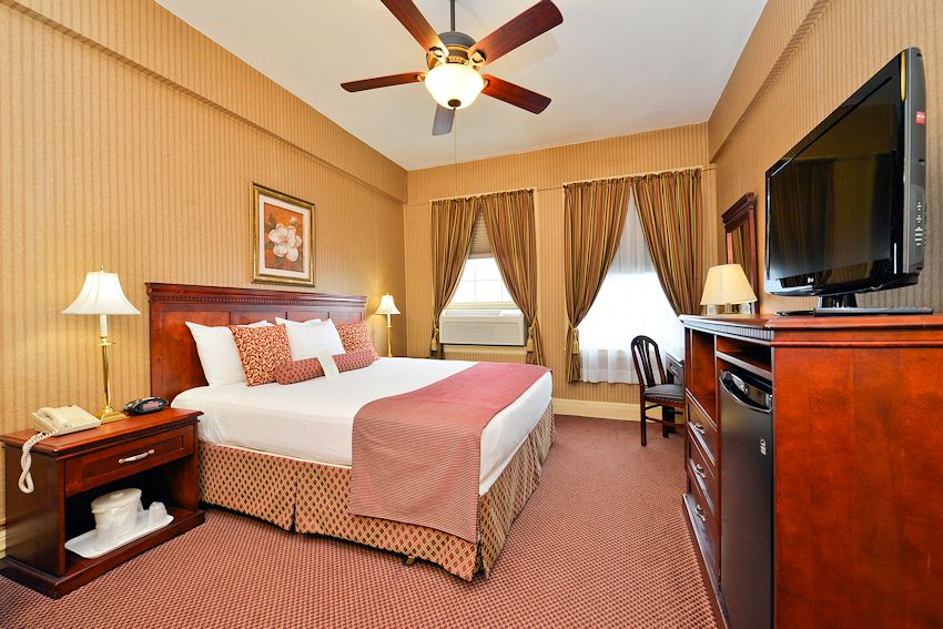 Genetti Hotel & Suites - Traditional King Rooms
