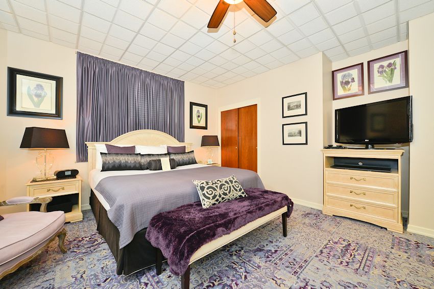 Williamsport Hotel Lodging :: King Whirlpool Suite